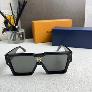 Louis Vuitton Stylish Black Sunglasses